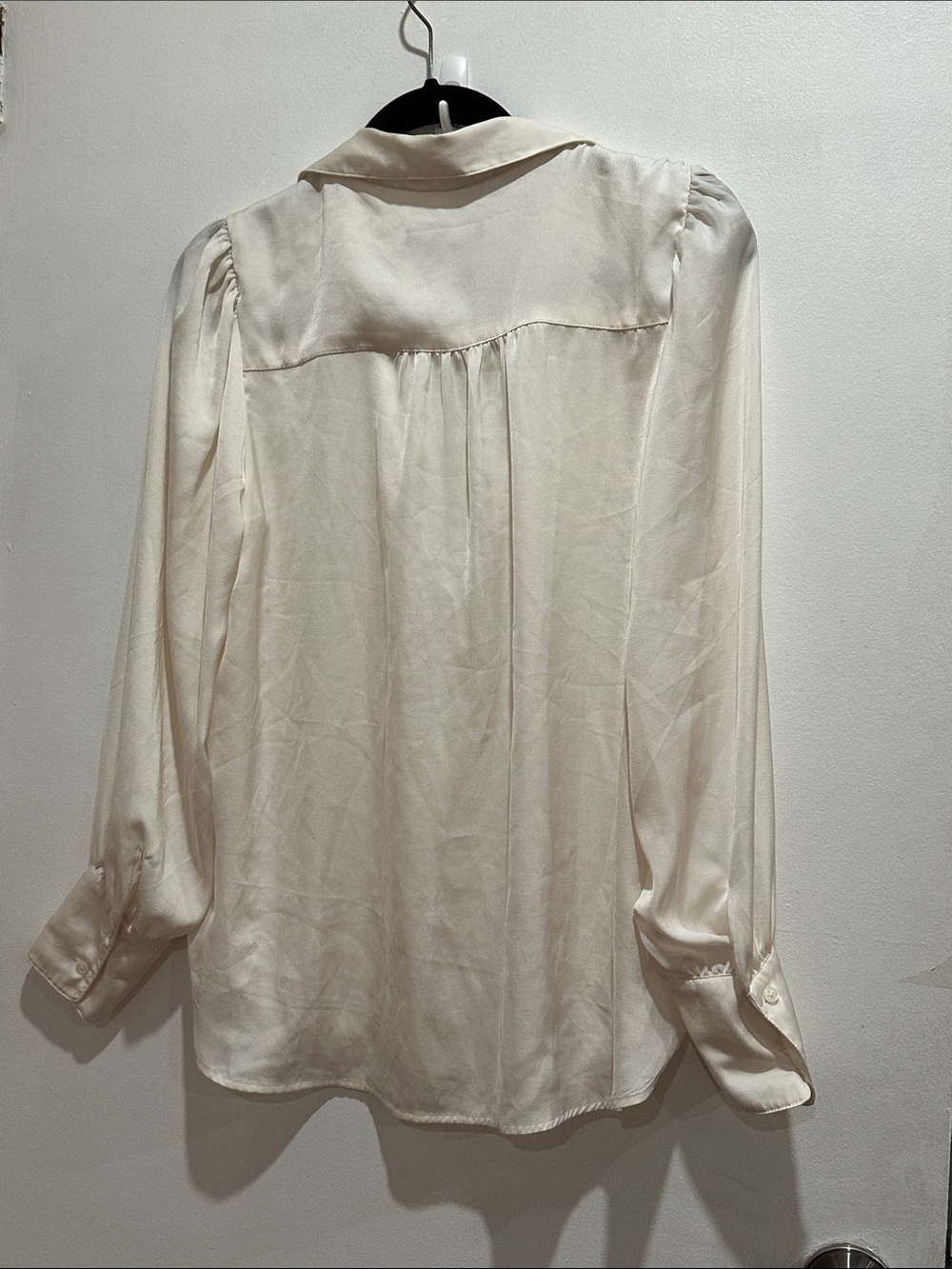 Banana Republic Ivory satin V-Neck Collared Blouse - Picture 6 of 6